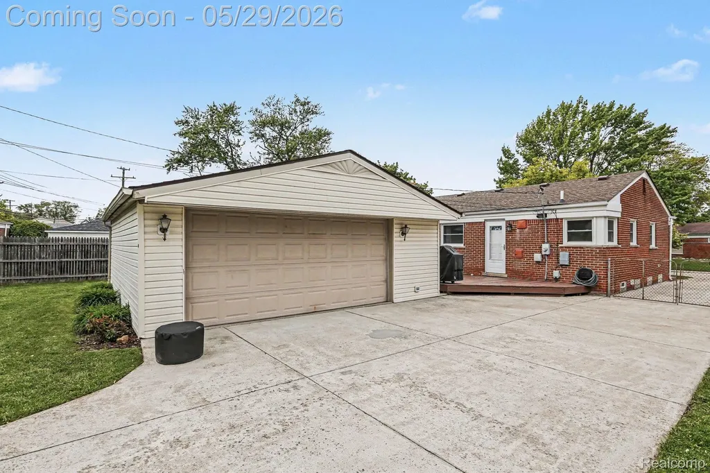 8520 Alper Street Westland City MI 48185