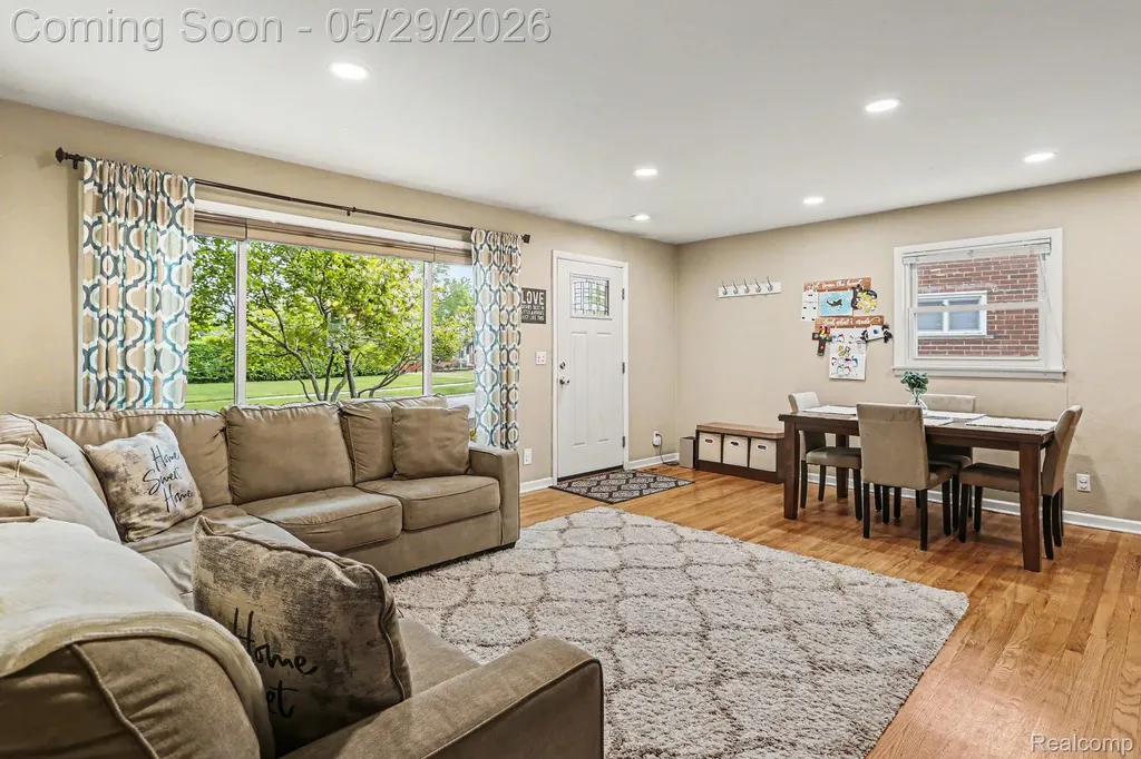 8520 Alper Street Westland City MI 48185