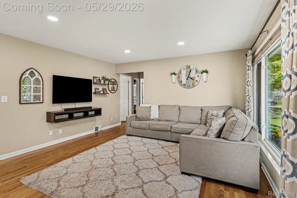 8520 Alper Street Westland City MI 48185
