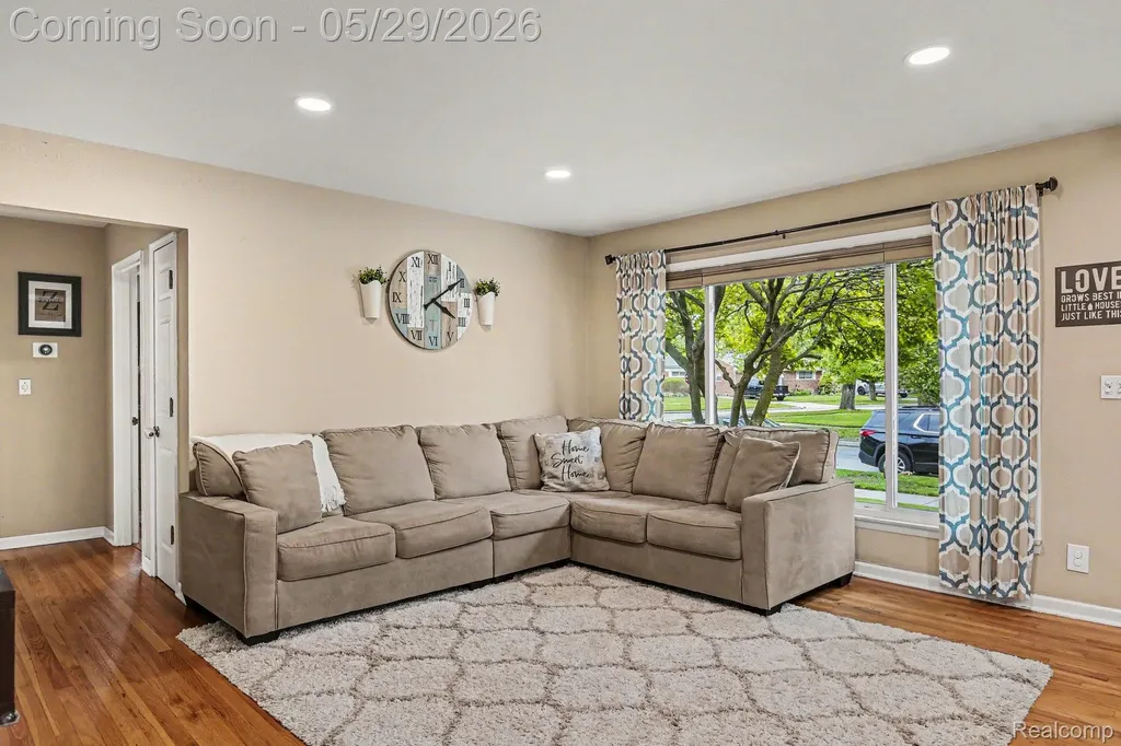8520 Alper Street Westland City MI 48185