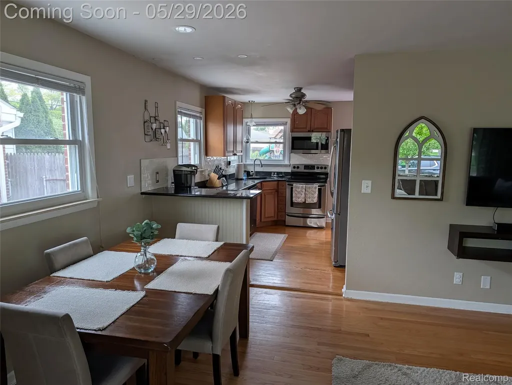 8520 Alper Street Westland City MI 48185