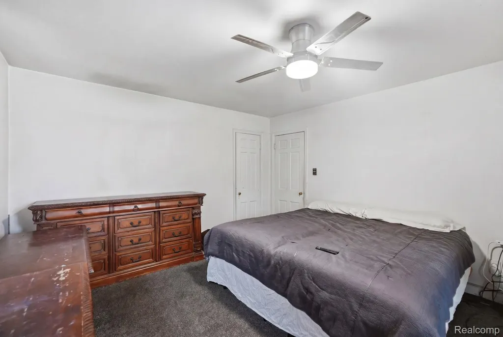 5566 W Outer Drive Detroit City MI 48235