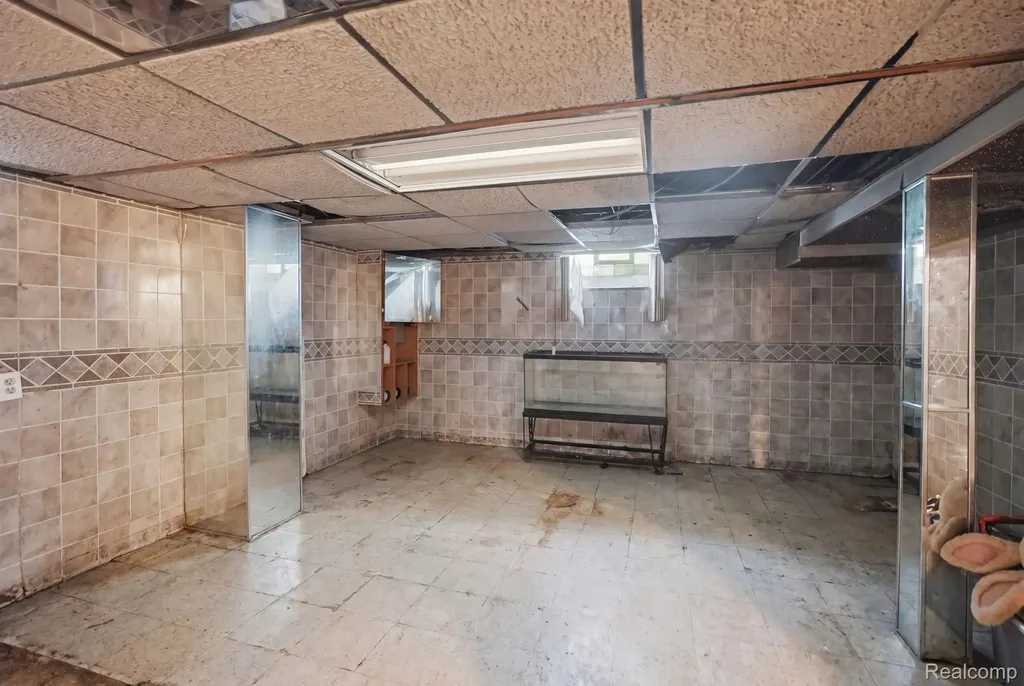 5566 W Outer Drive Detroit City MI 48235