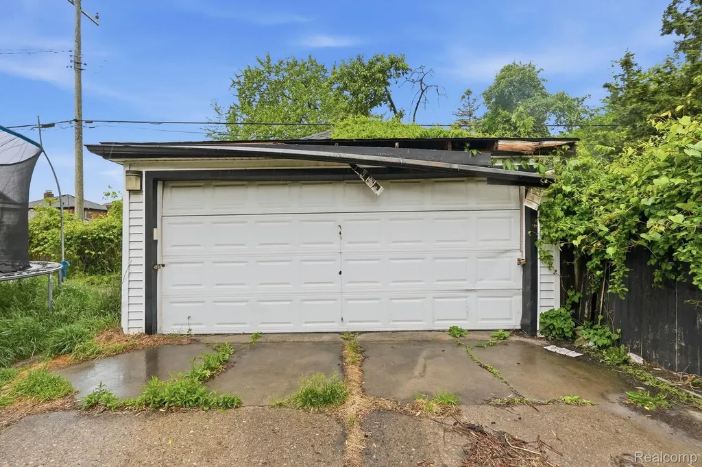 5566 W Outer Drive Detroit City MI 48235