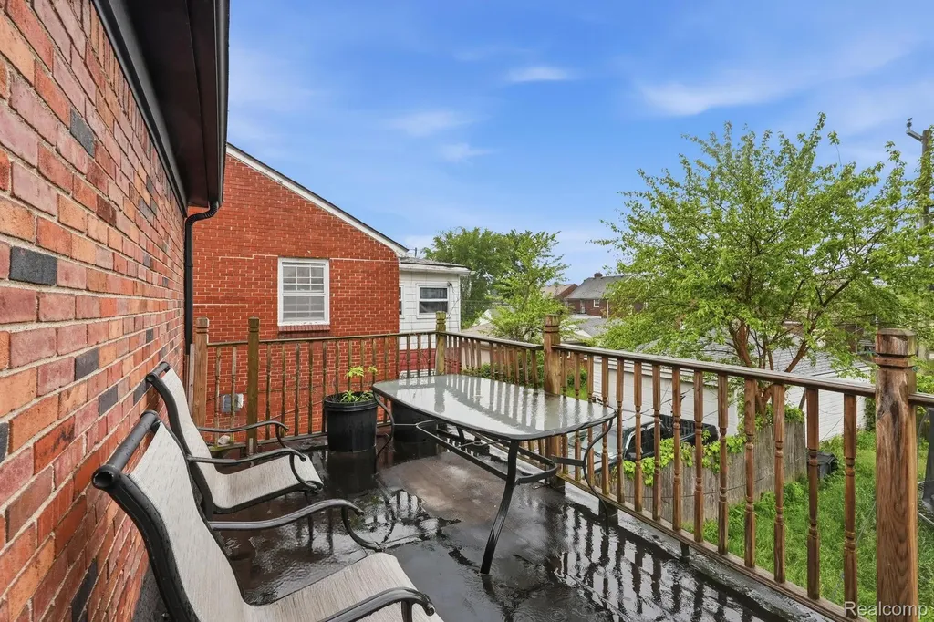5566 W Outer Drive Detroit City MI 48235