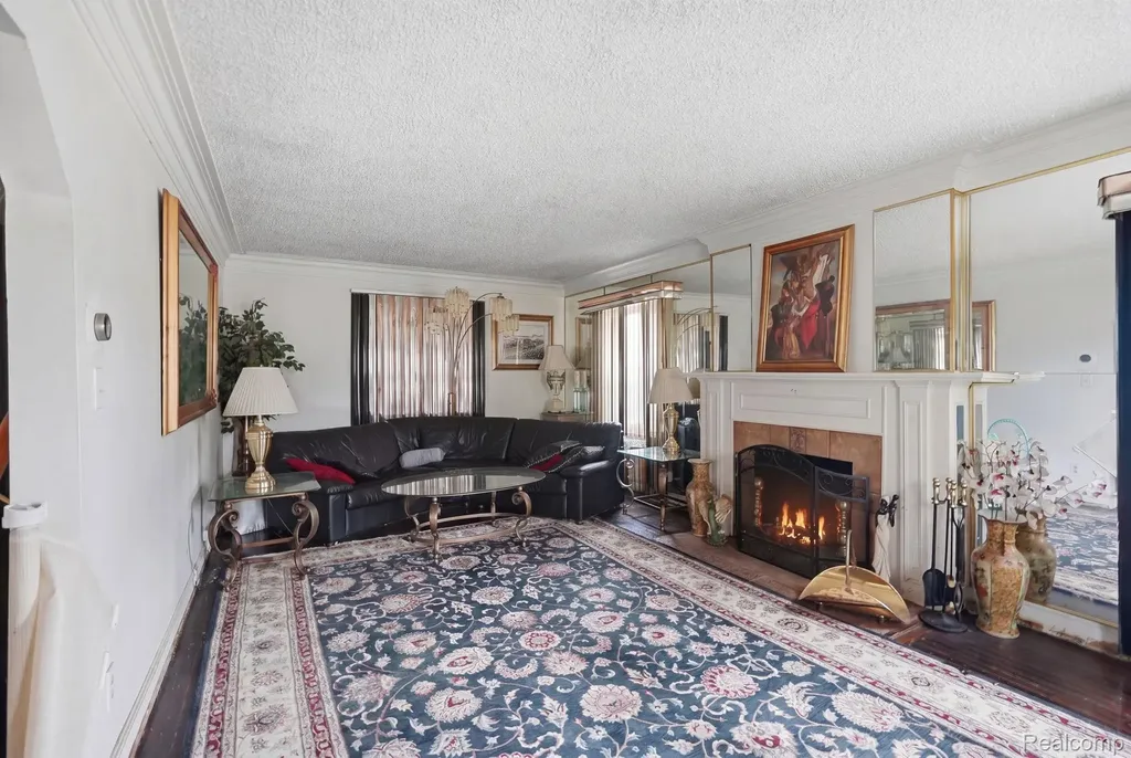 5566 W Outer Drive Detroit City MI 48235
