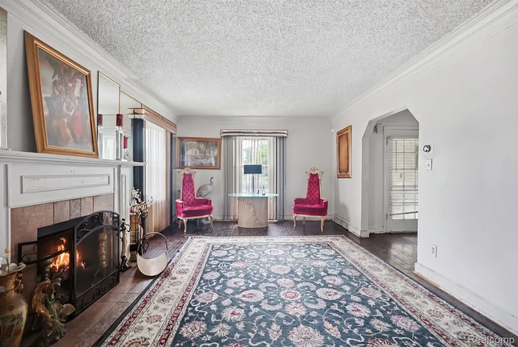 5566 W Outer Drive Detroit City MI 48235