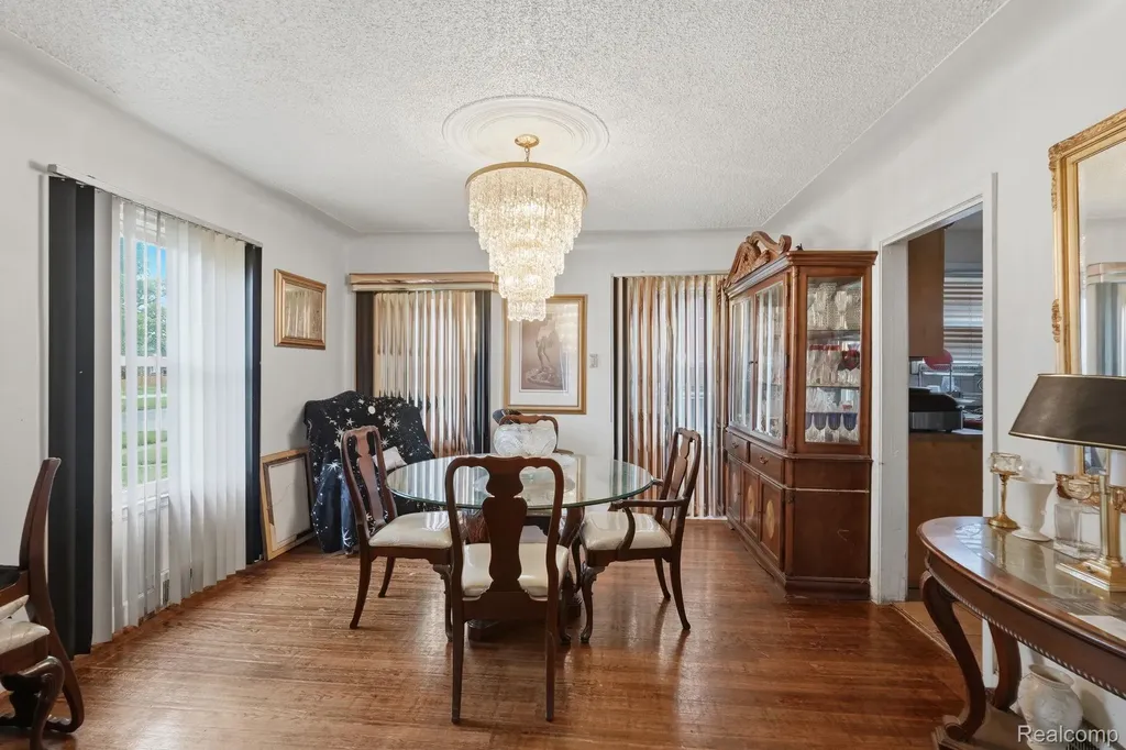 5566 W Outer Drive Detroit City MI 48235