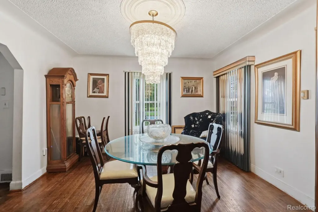 5566 W Outer Drive Detroit City MI 48235