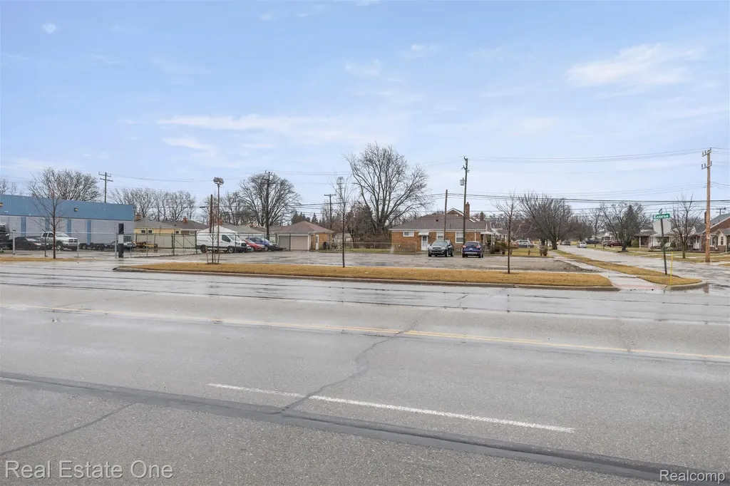 16736 Ecorse Road Allen Park City MI 48101