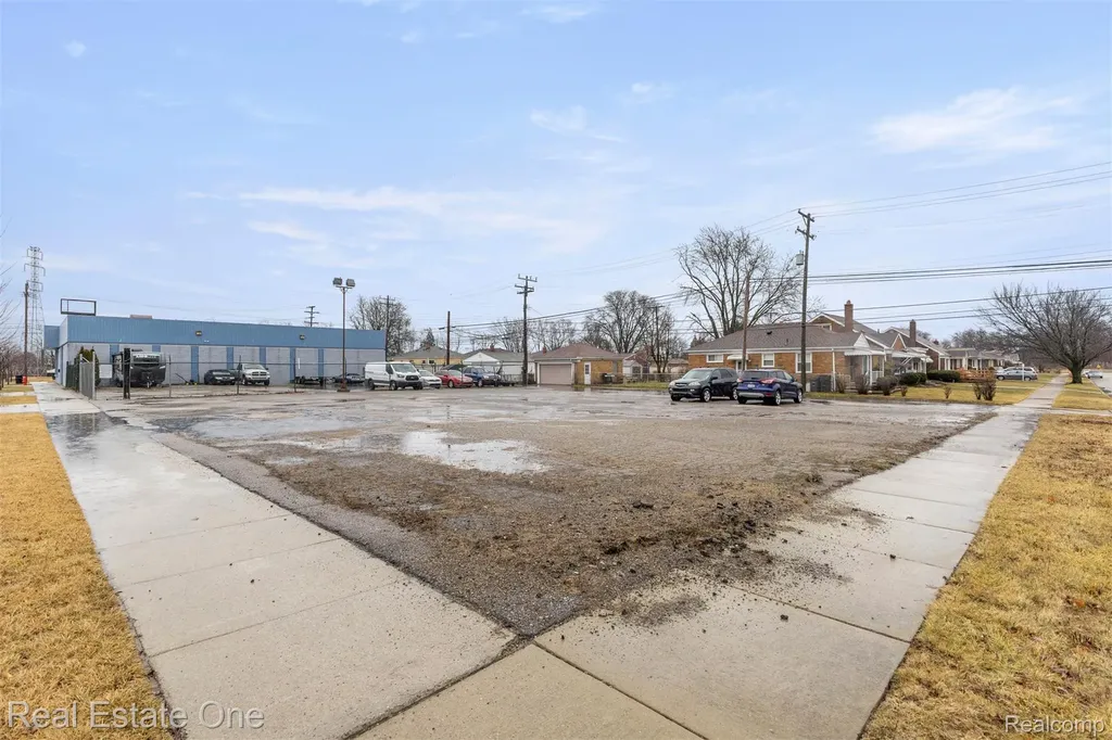 16736 Ecorse Road Allen Park City MI 48101