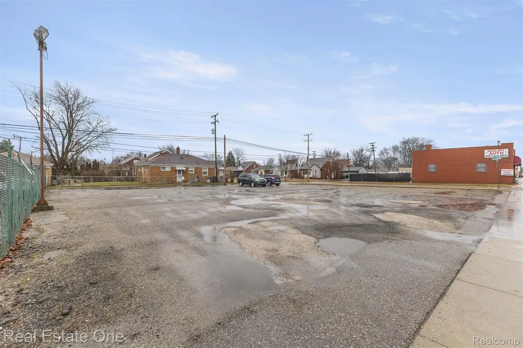 16736 Ecorse Road Allen Park City MI 48101