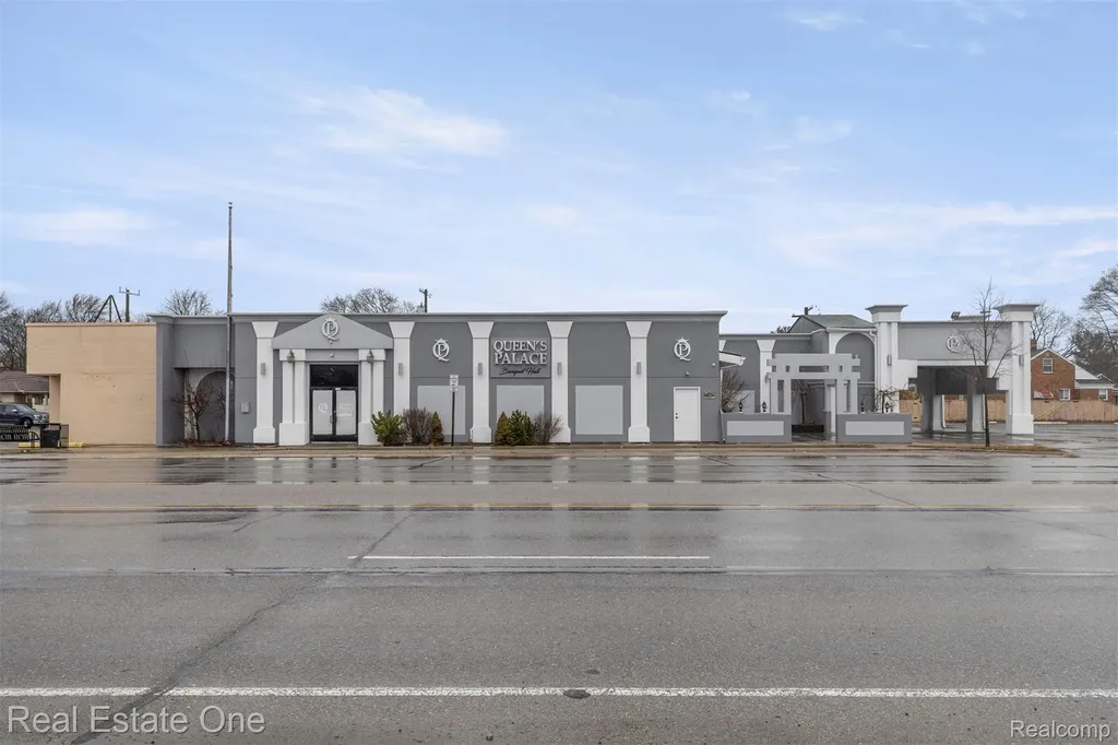 16736 Ecorse Road Allen Park City MI 48101