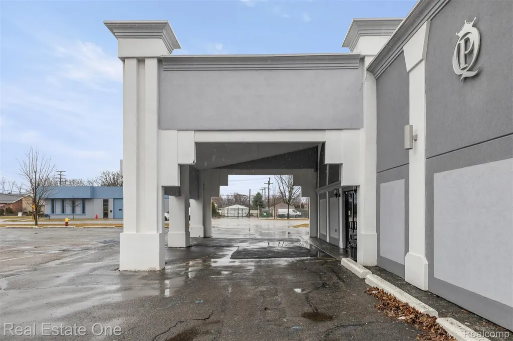 16736 Ecorse Road Allen Park City MI 48101