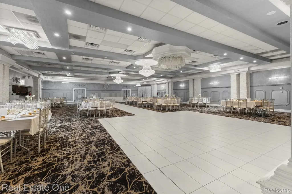 16736 Ecorse Road Allen Park City MI 48101