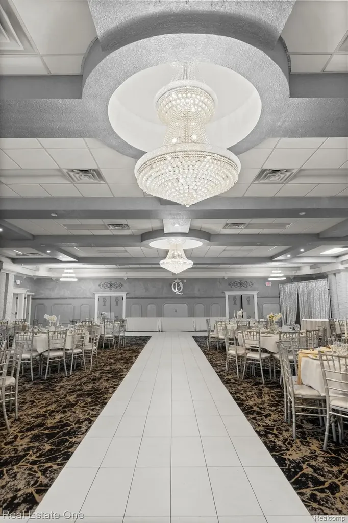 16736 Ecorse Road Allen Park City MI 48101