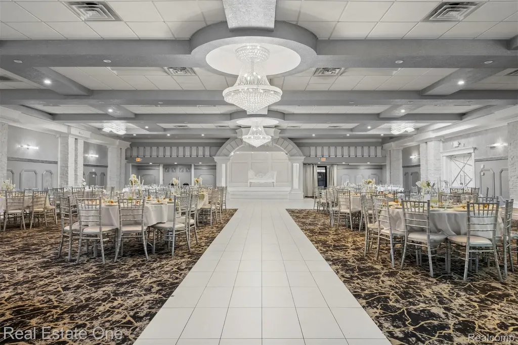 16736 Ecorse Road Allen Park City MI 48101