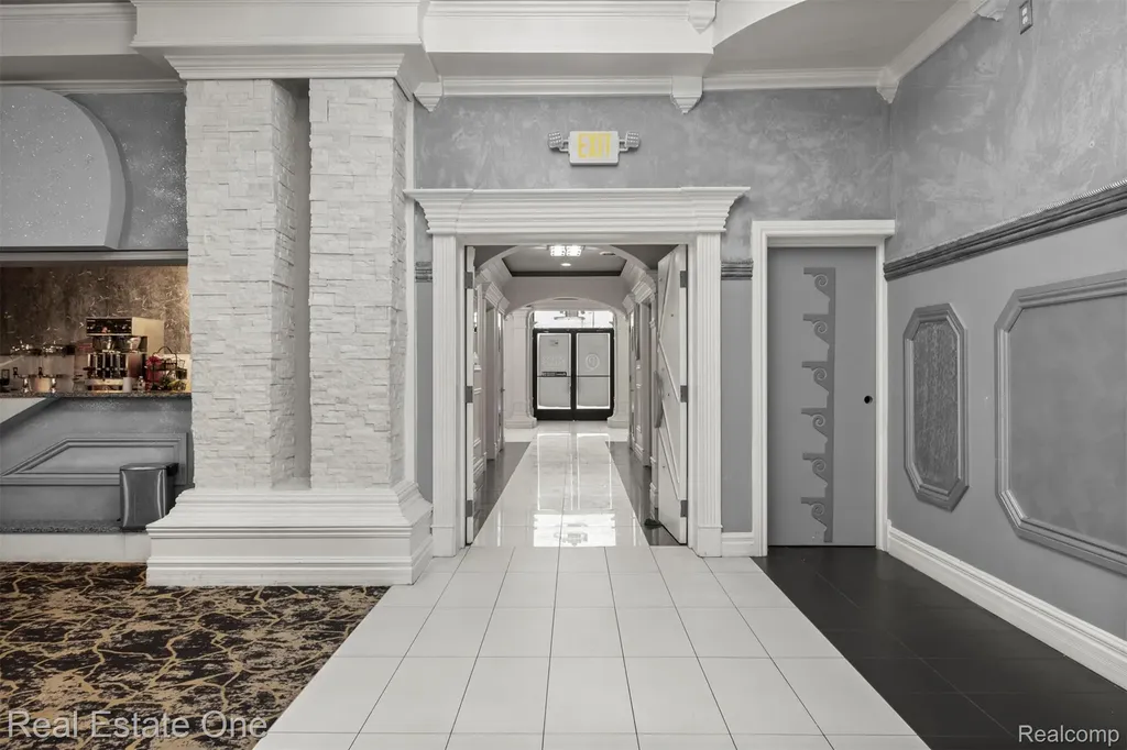 16736 Ecorse Road Allen Park City MI 48101