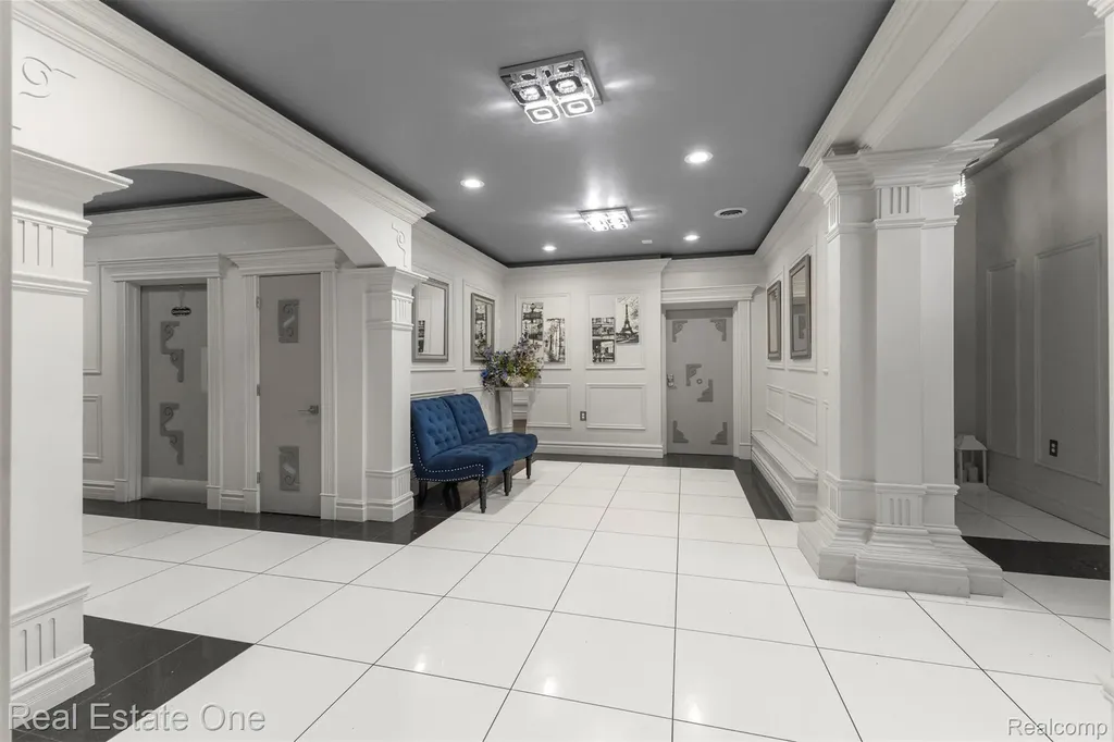 16736 Ecorse Road Allen Park City MI 48101