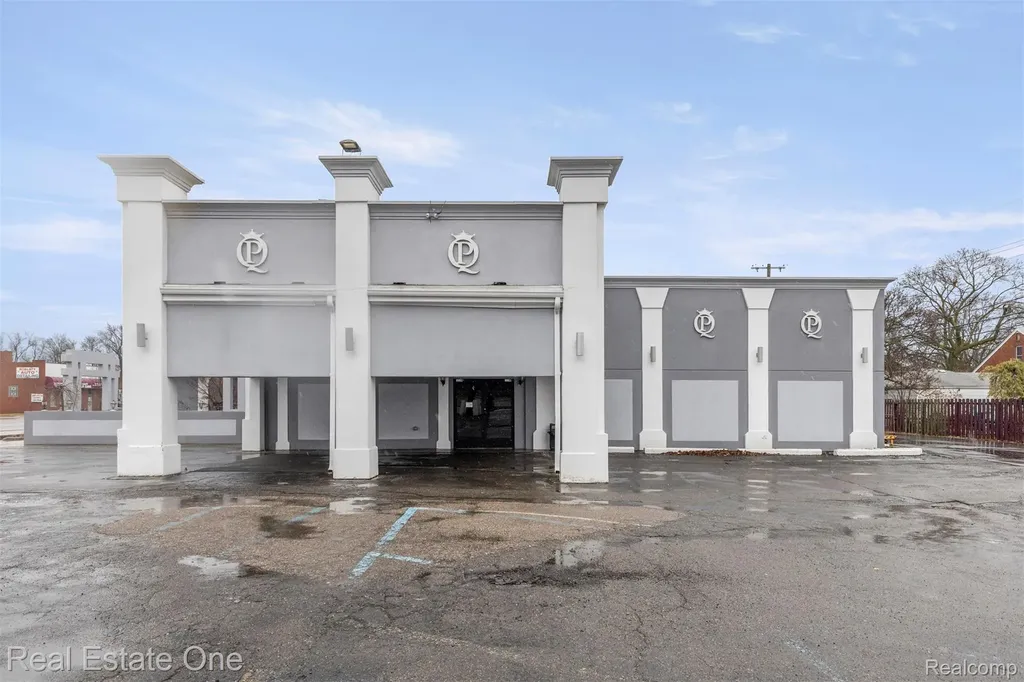 16736 Ecorse Road Allen Park City MI 48101