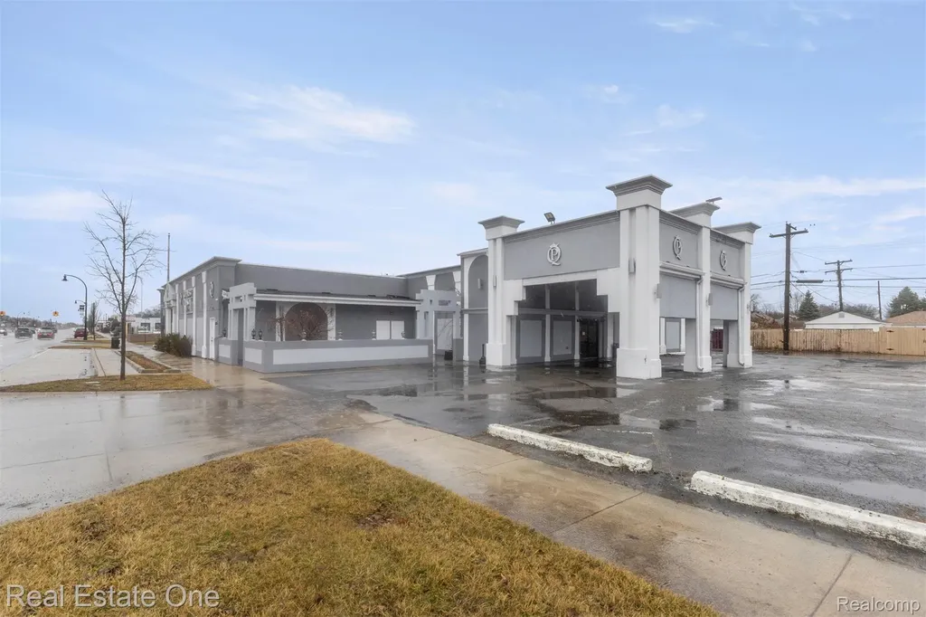 16736 Ecorse Road Allen Park City MI 48101