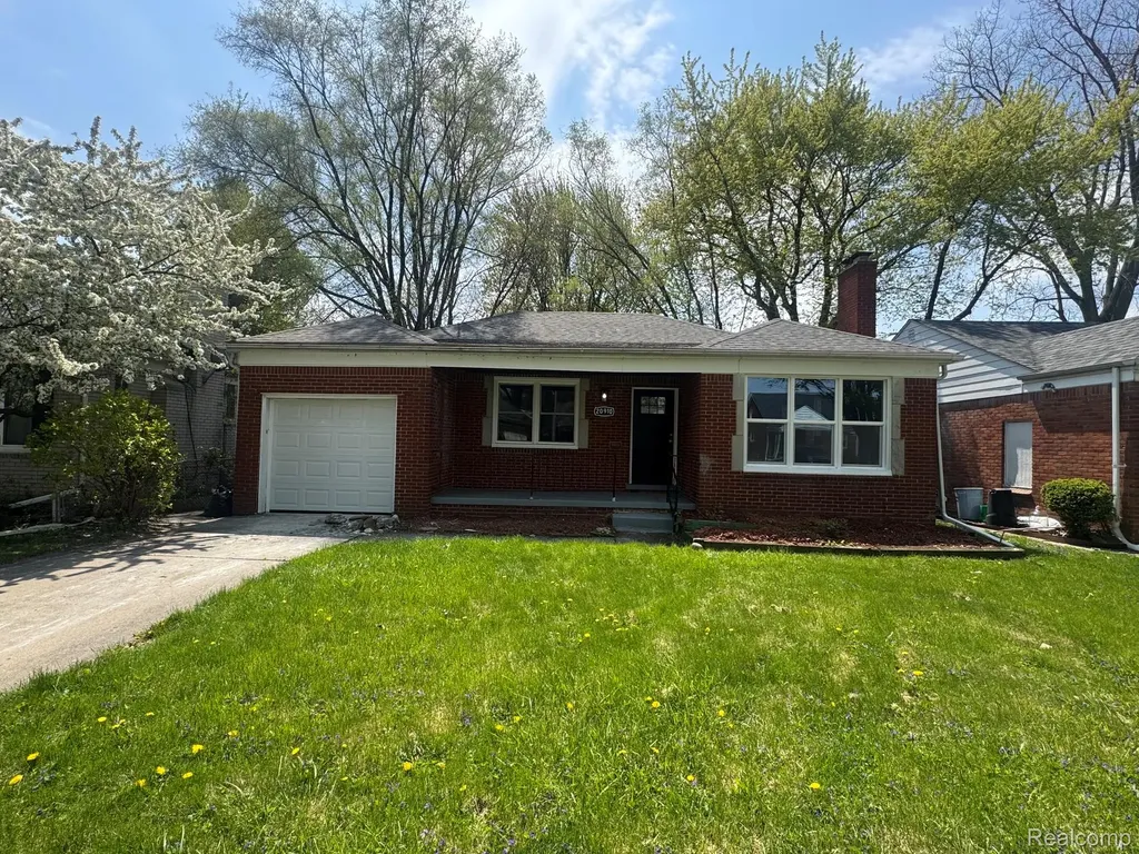 20910 Van Antwerp Harper Woods City MI 48225