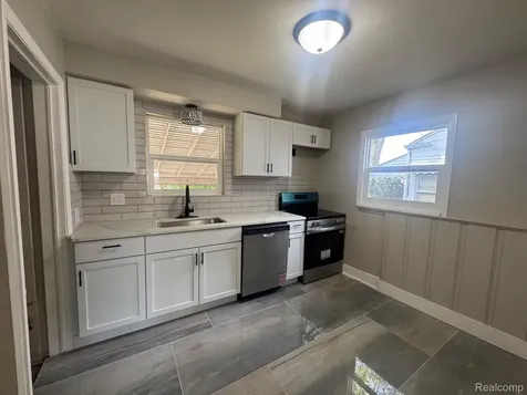 20910 Van Antwerp Harper Woods City MI 48225