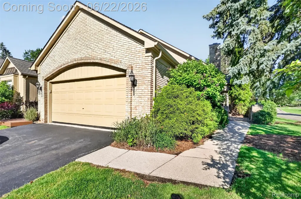 6190 Celeste Road West Bloomfield Charter Township MI 48322