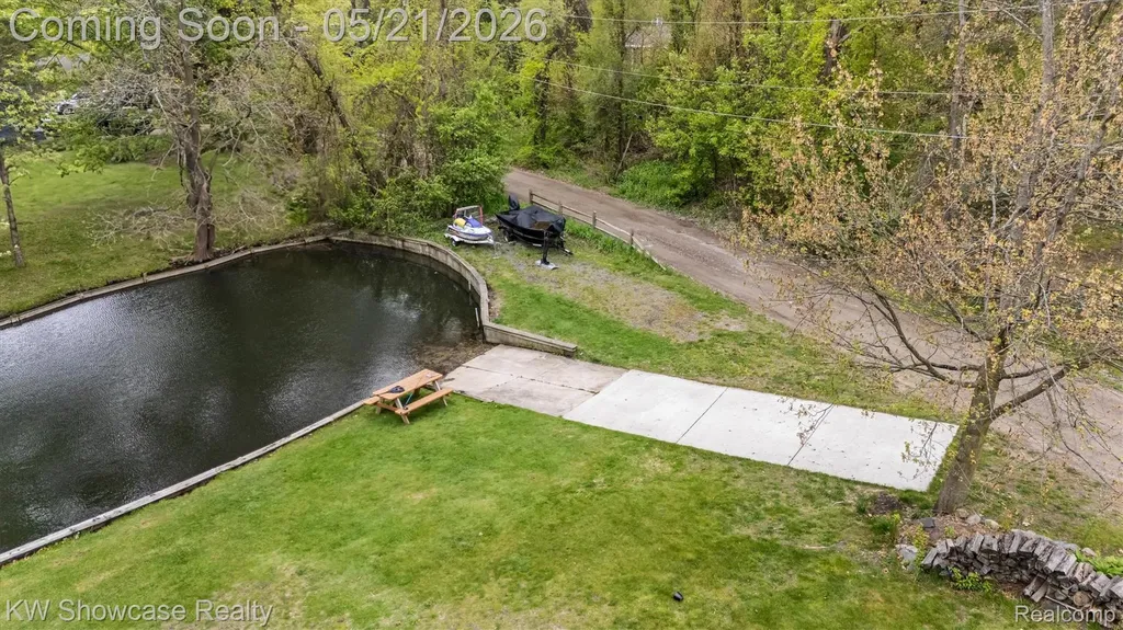 9650 Montgold Avenue White Lake Charter Township MI 48386