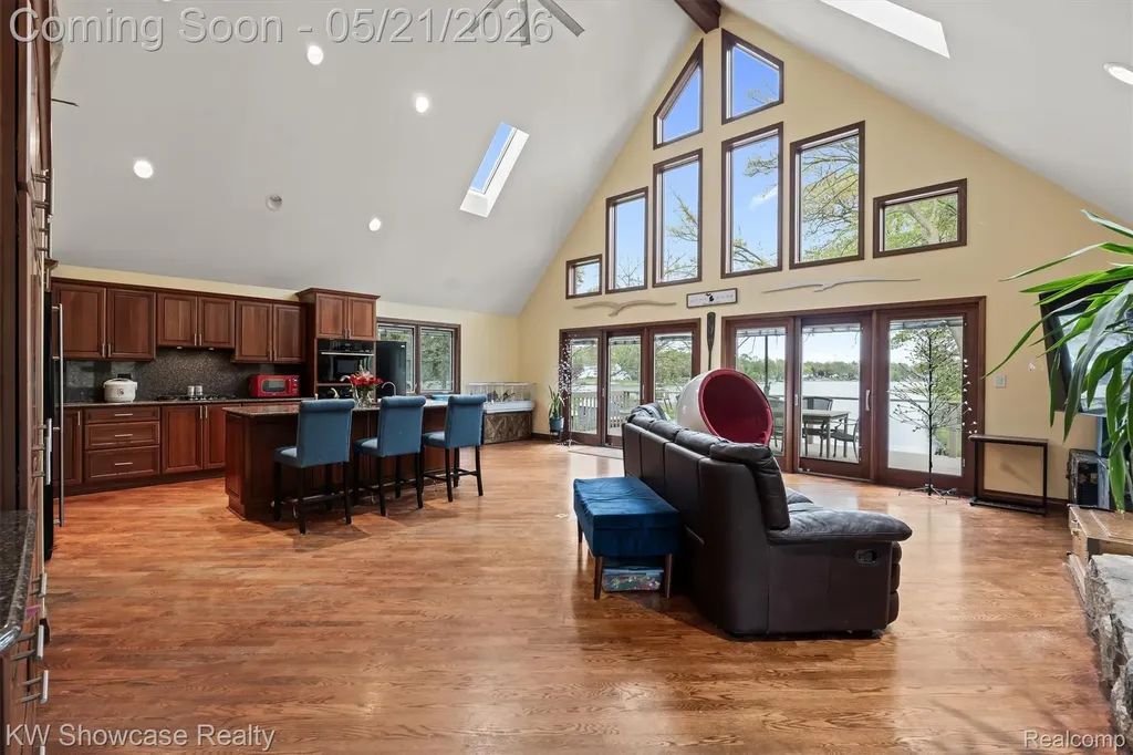 9650 Montgold Avenue White Lake Charter Township MI 48386