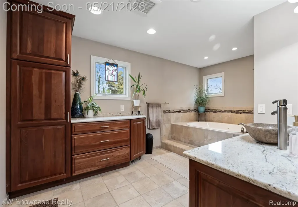 9650 Montgold Avenue White Lake Charter Township MI 48386