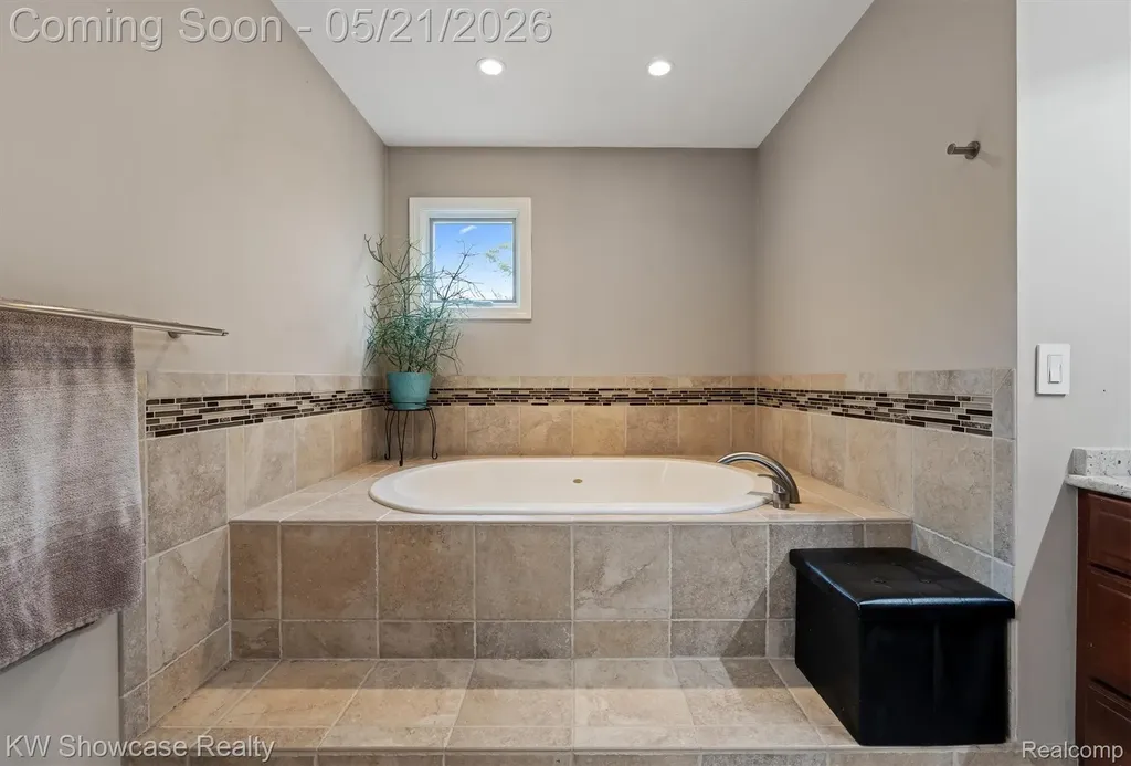 9650 Montgold Avenue White Lake Charter Township MI 48386