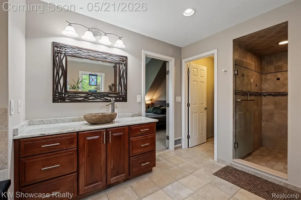 9650 Montgold Avenue White Lake Charter Township MI 48386