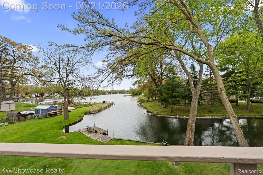 9650 Montgold Avenue White Lake Charter Township MI 48386