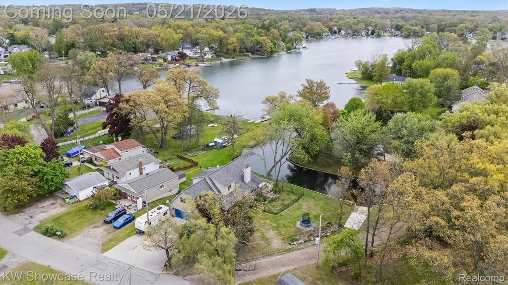 9650 Montgold Avenue White Lake Charter Township MI 48386