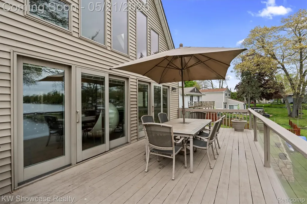 9650 Montgold Avenue White Lake Charter Township MI 48386