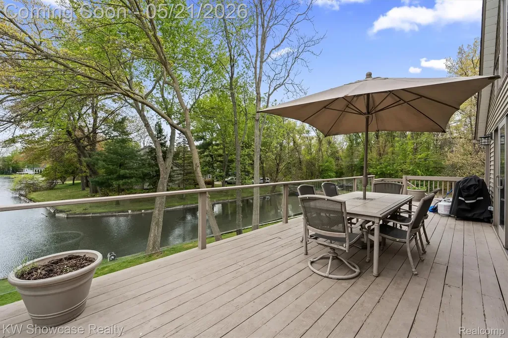9650 Montgold Avenue White Lake Charter Township MI 48386