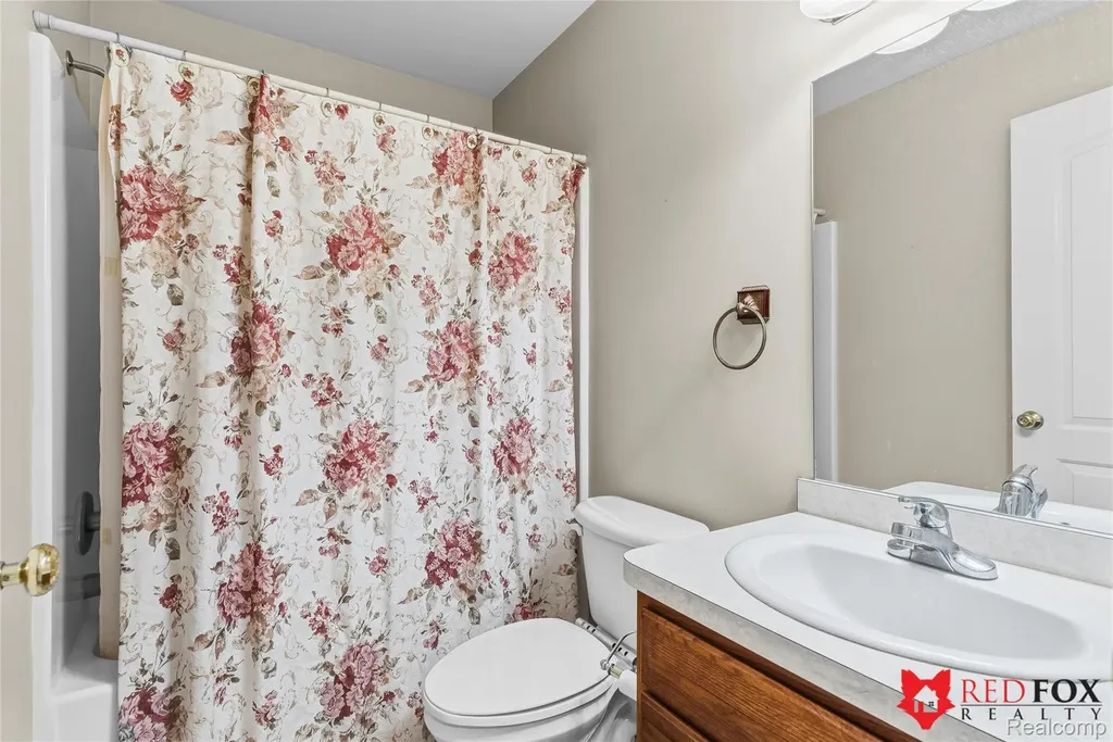 1199 Creek View Court Burton City MI 48509