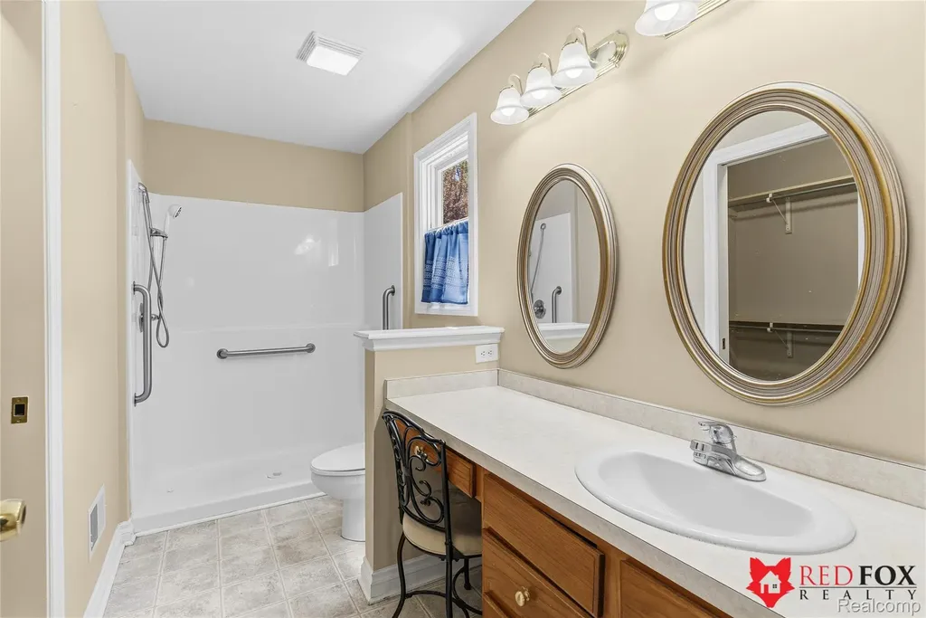 1199 Creek View Court Burton City MI 48509