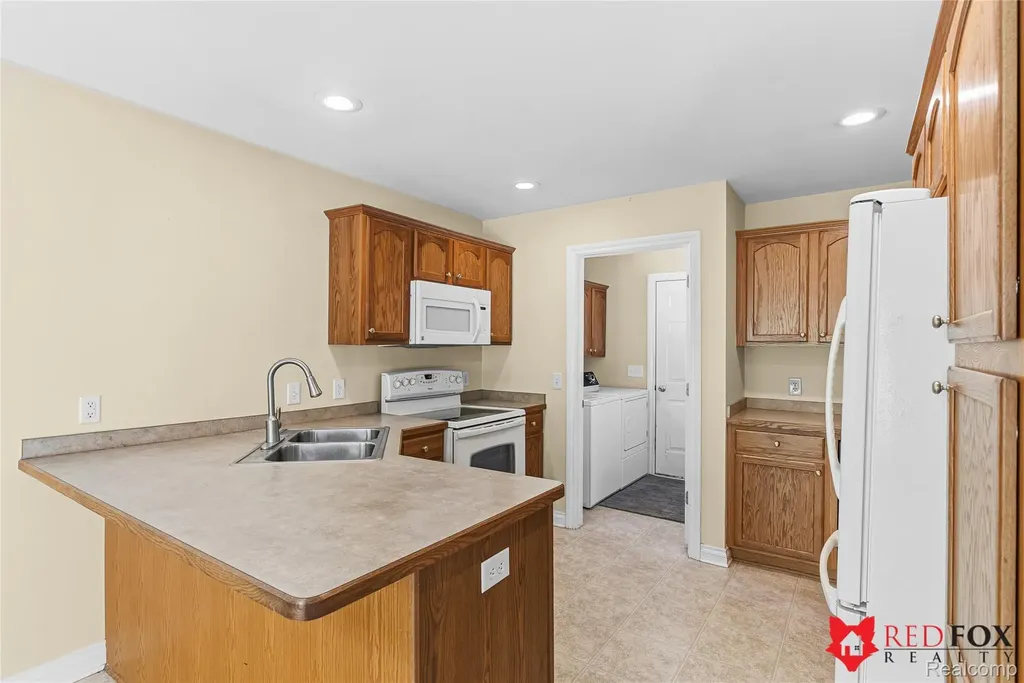 1199 Creek View Court Burton City MI 48509