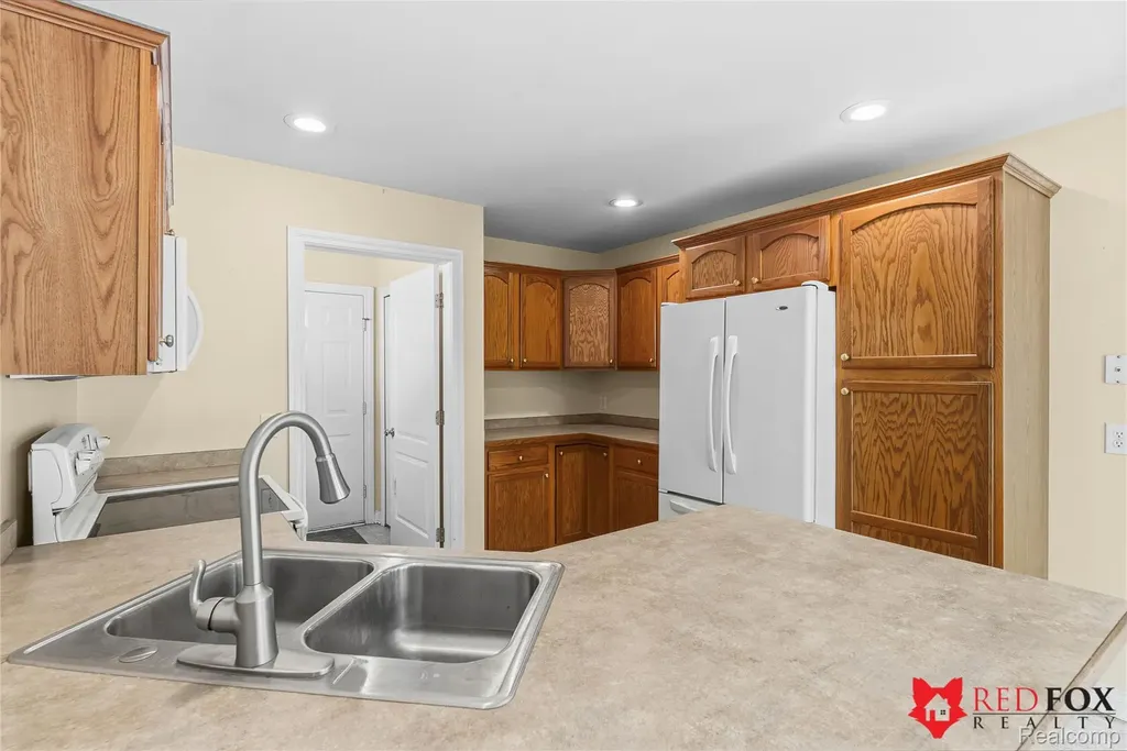 1199 Creek View Court Burton City MI 48509