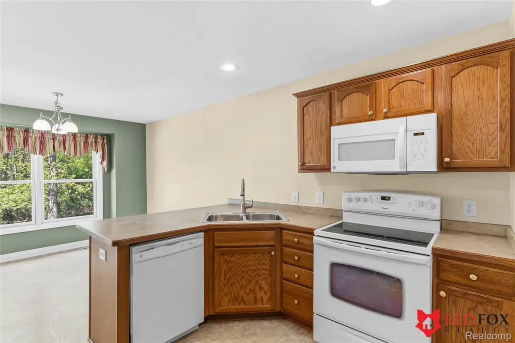 1199 Creek View Court Burton City MI 48509