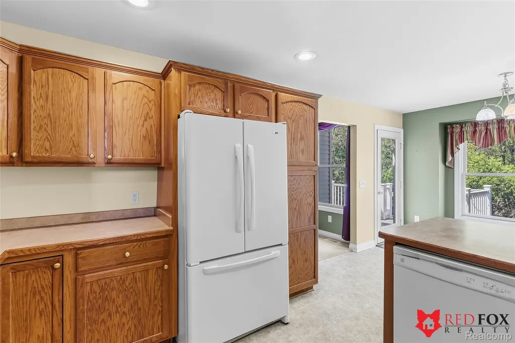 1199 Creek View Court Burton City MI 48509