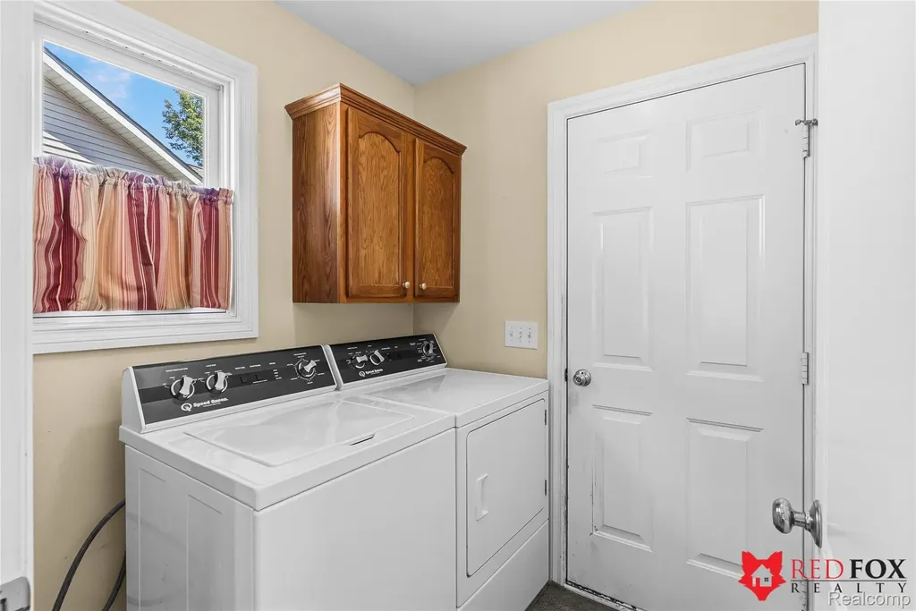 1199 Creek View Court Burton City MI 48509