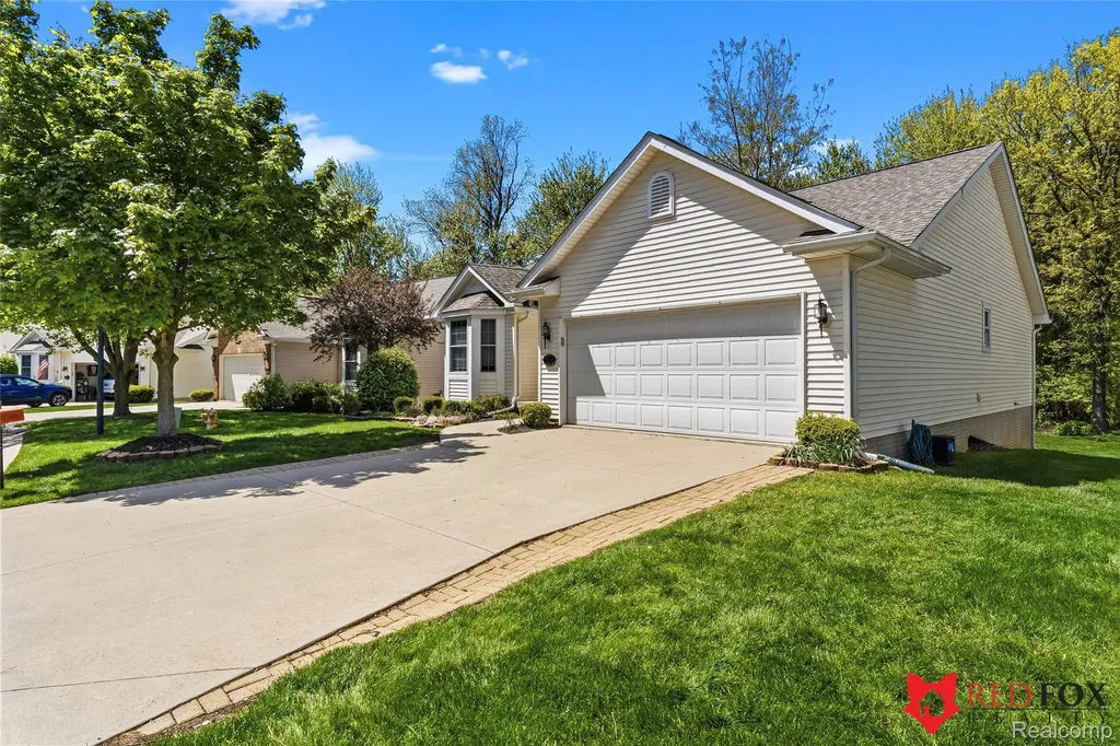 1199 Creek View Court Burton City MI 48509