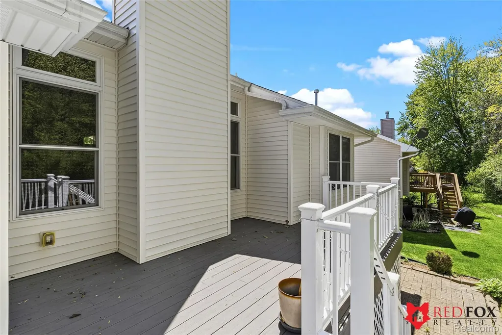 1199 Creek View Court Burton City MI 48509