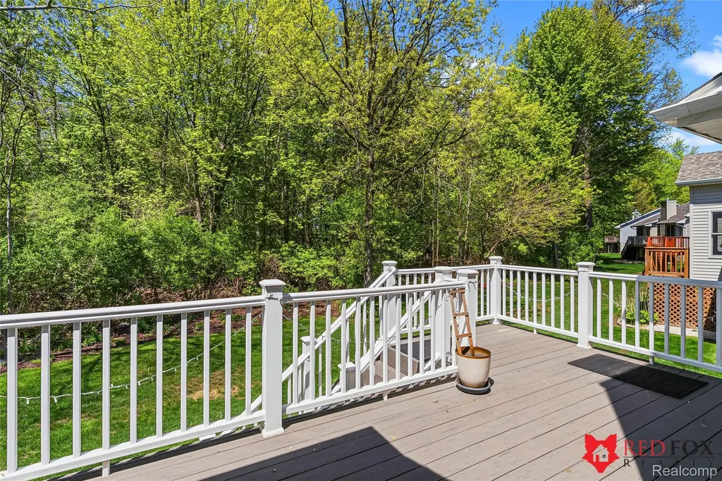 1199 Creek View Court Burton City MI 48509