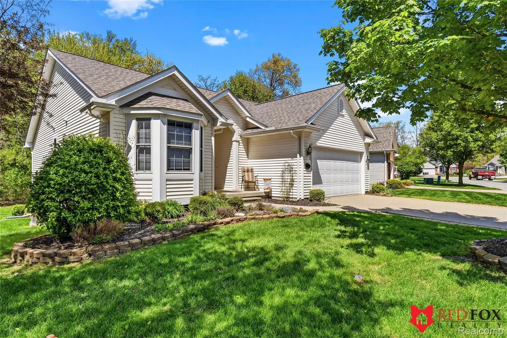 1199 Creek View Court Burton City MI 48509