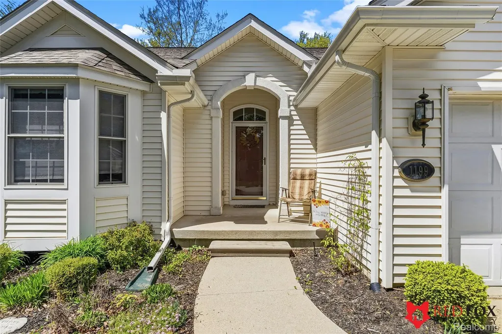 1199 Creek View Court Burton City MI 48509