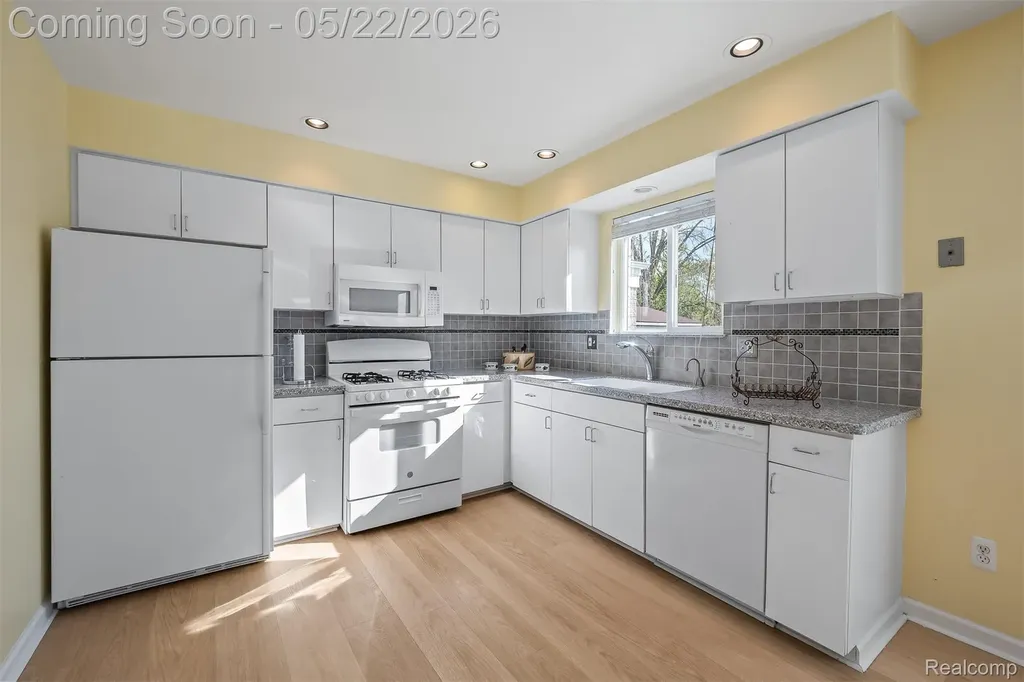 46972 Mckenna Drive Macomb Township MI 48044